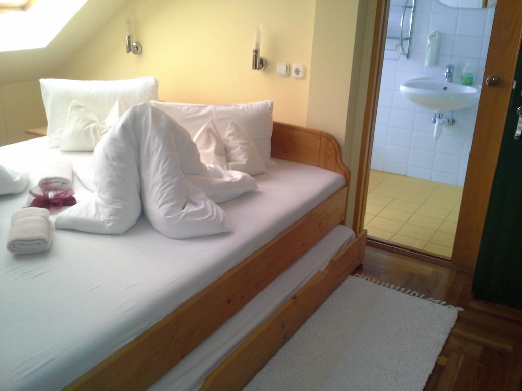 Korona Szallo Hotel Nagykanizsa Esterno foto